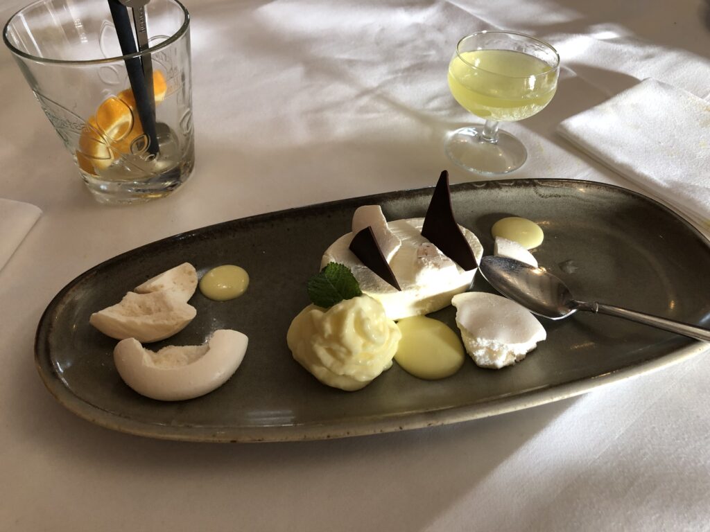 Limoncelloparfait and a glass of limoncello, served on an ovale plate