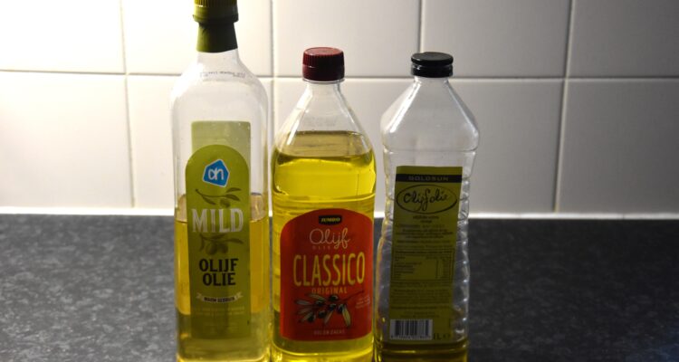 3 different olive oils, 3 bottles next to each other, mild, classic and extra virgin.