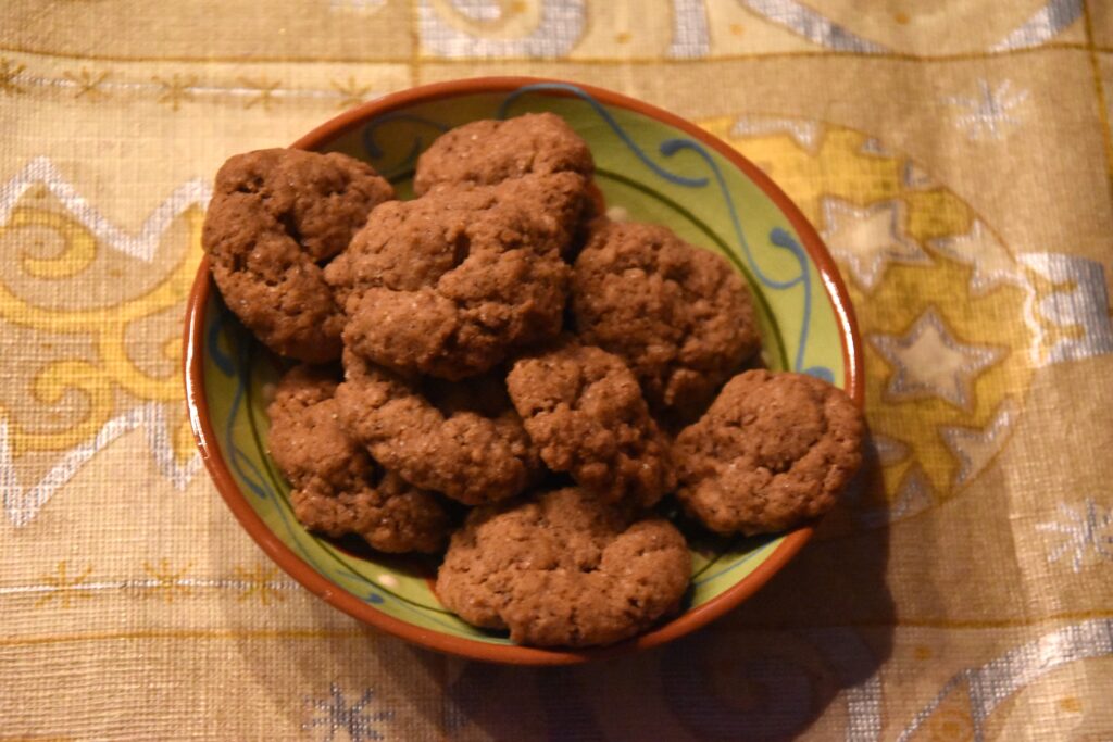 Traditional Dutch ginger cookies, presented in a green colored small bowl with a brown rim